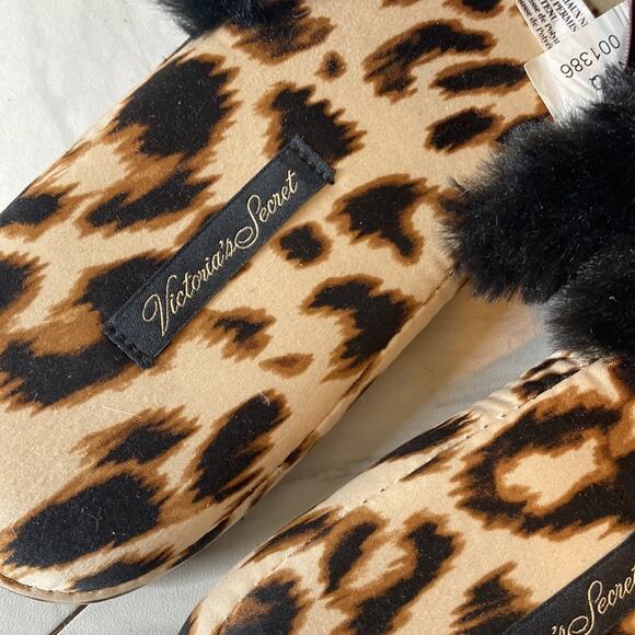 Victoria's Secret Leopard Fuzzy Slippers Size Medium - Picture 6 of 11
